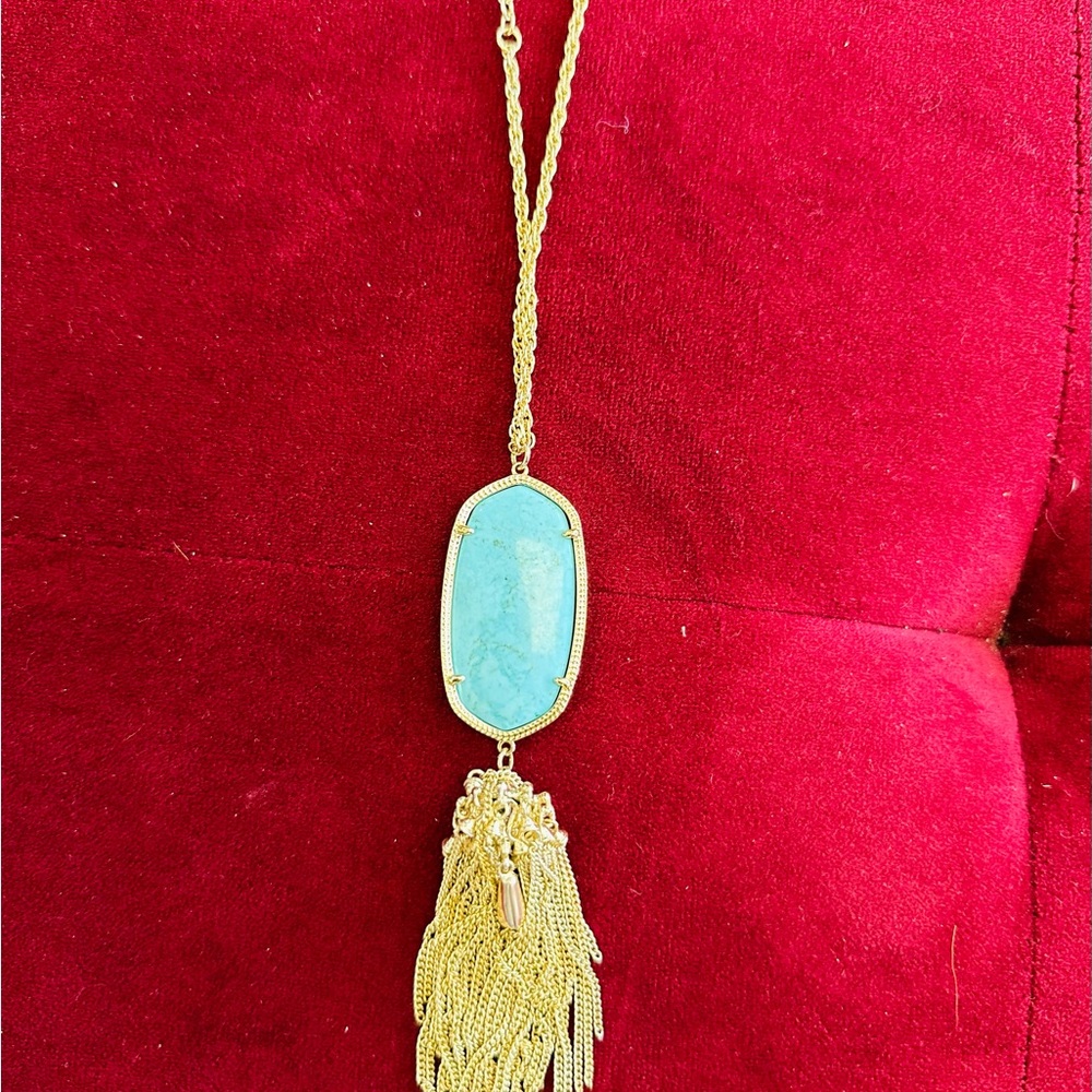 Elegant Gold and Turquoise Pendant Necklace